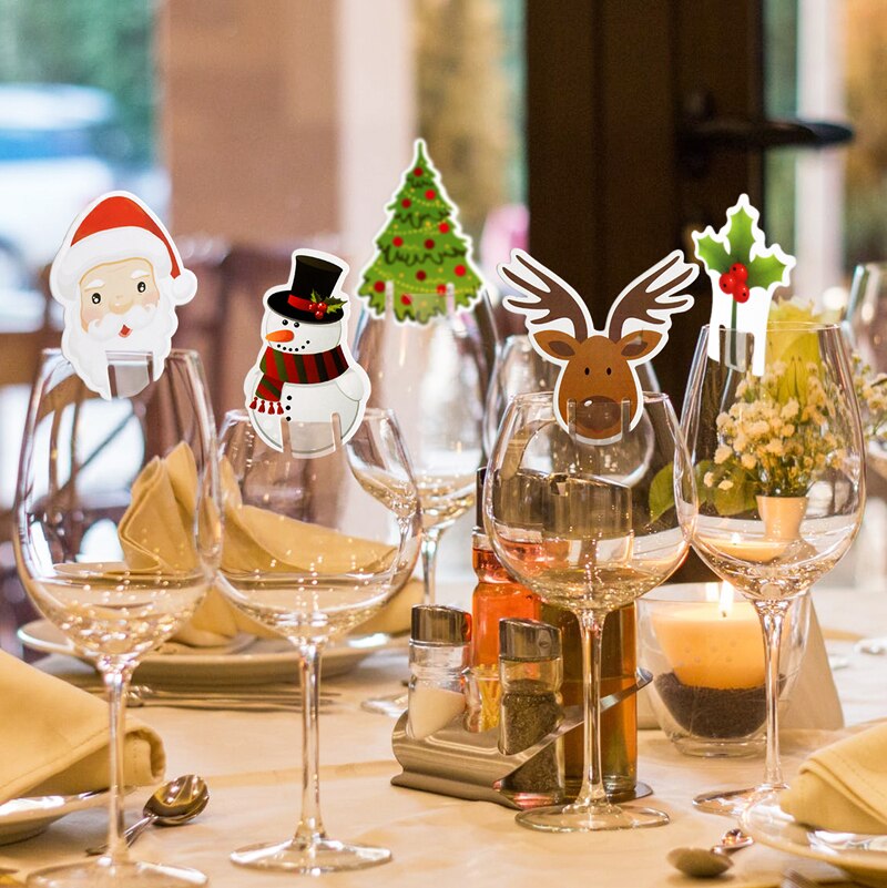 Bicchiere da vino con albero di Babbo Natale e pupazzo di neve